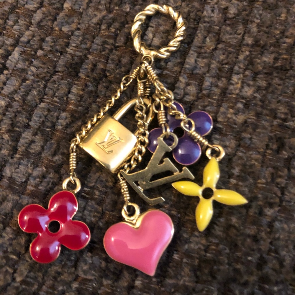 COPY - COPY - Louis Vuitton Auth.Bag charms ladies key ❤️ ❤️❤️ - Picture 3 of 4